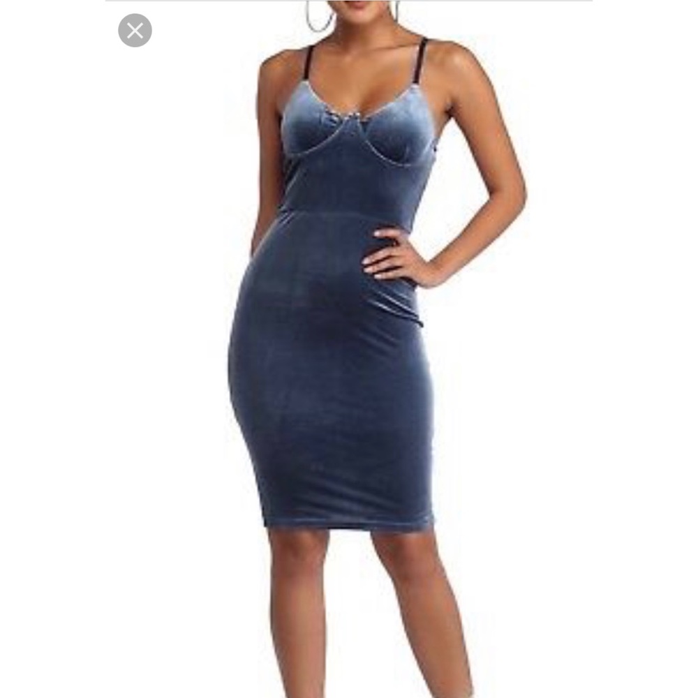 Windsor’s fitted underwire bust blue velvet dress